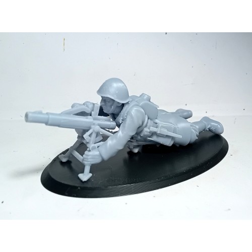 1/32 Greek Soldier with small Howitzer WWII